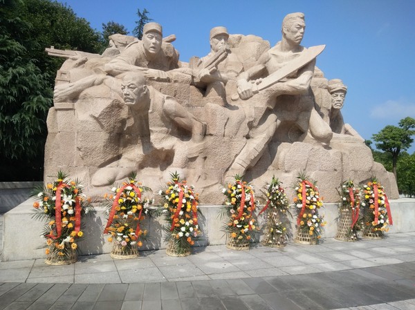铁血山河雕像_.jpg