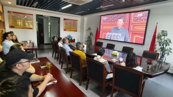 市委史志室组织集中收看纪念抗战胜利80周年大会